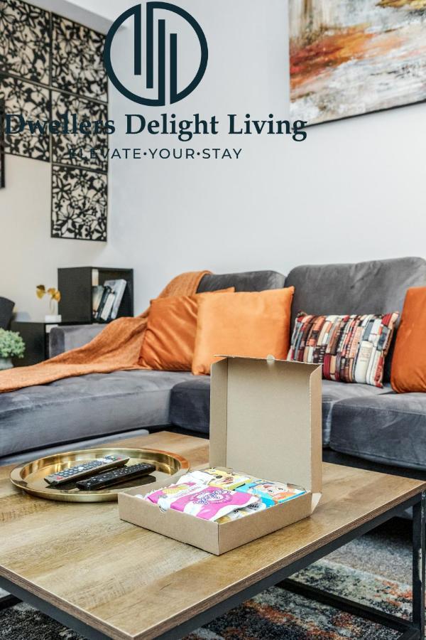 Dwellers Delight Living Ltd Serviced Accommodation Fabulous House 3 Bedroom, Hainault Prime Location ,Greater London With Parking & Wifi, 2 Bathroom, Garden Чигуэлл Экстерьер фото