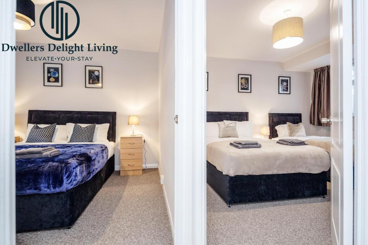 Dwellers Delight Living Ltd Serviced Accommodation Fabulous House 3 Bedroom, Hainault Prime Location ,Greater London With Parking & Wifi, 2 Bathroom, Garden Чигуэлл Экстерьер фото