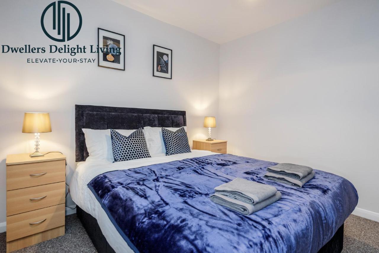 Dwellers Delight Living Ltd Serviced Accommodation Fabulous House 3 Bedroom, Hainault Prime Location ,Greater London With Parking & Wifi, 2 Bathroom, Garden Чигуэлл Экстерьер фото