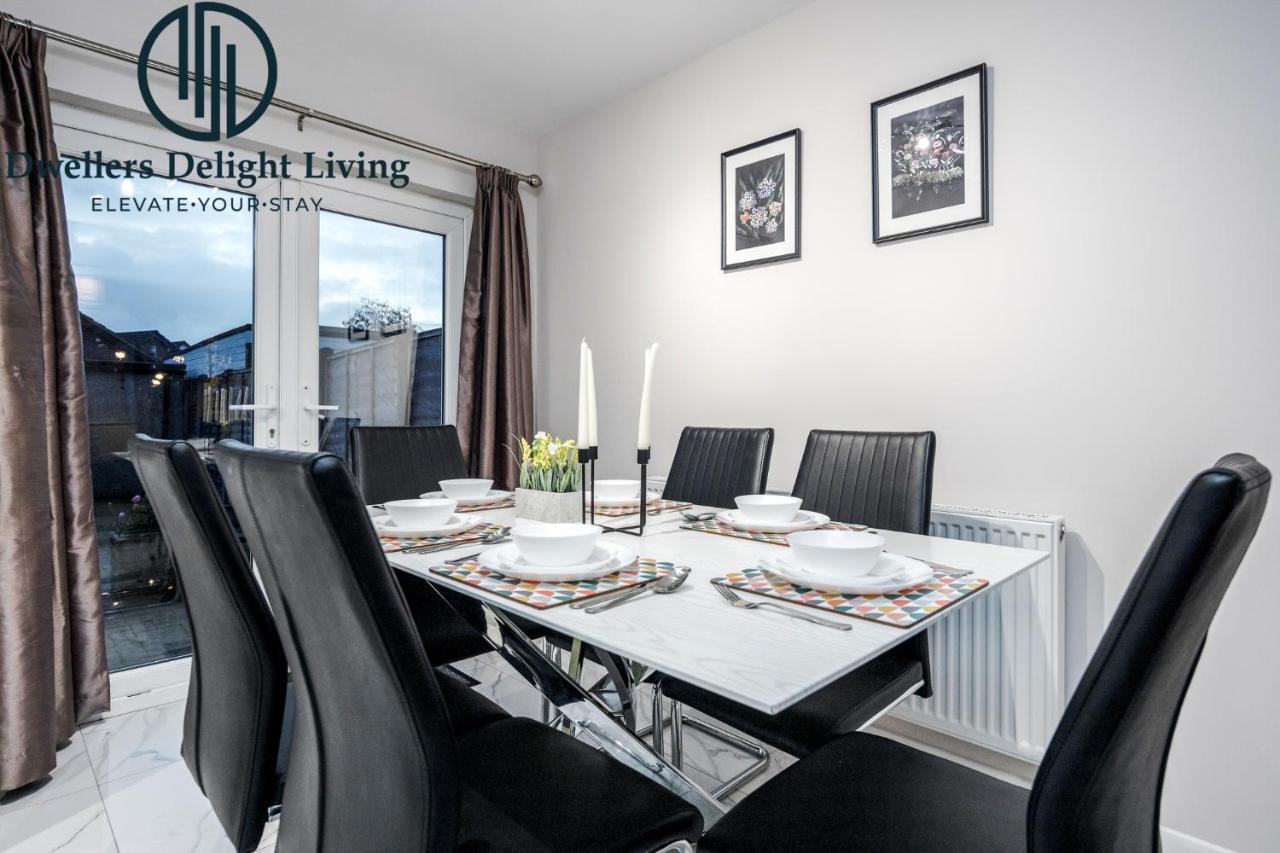 Dwellers Delight Living Ltd Serviced Accommodation Fabulous House 3 Bedroom, Hainault Prime Location ,Greater London With Parking & Wifi, 2 Bathroom, Garden Чигуэлл Экстерьер фото