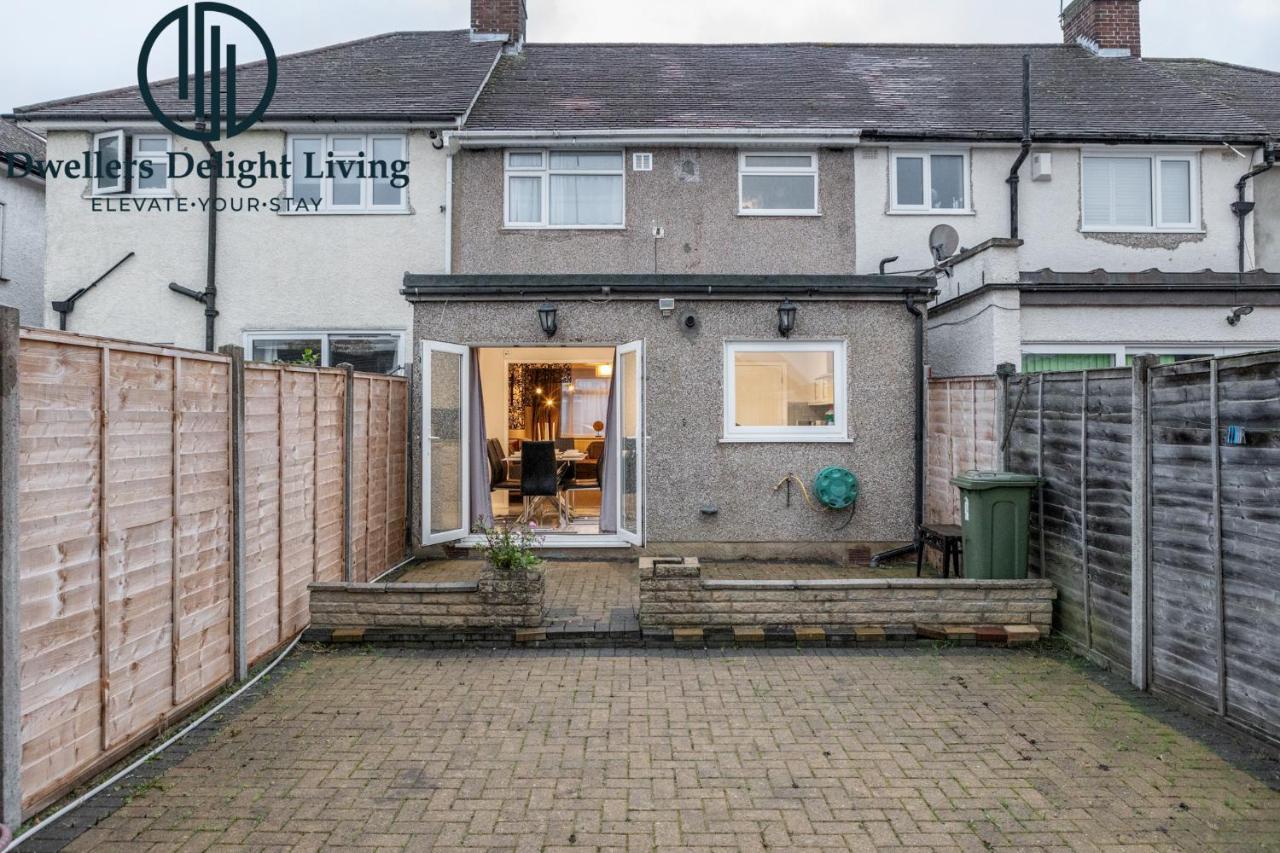 Dwellers Delight Living Ltd Serviced Accommodation Fabulous House 3 Bedroom, Hainault Prime Location ,Greater London With Parking & Wifi, 2 Bathroom, Garden Чигуэлл Экстерьер фото
