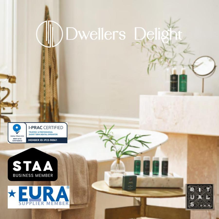 Dwellers Delight Living Ltd Serviced Accommodation Fabulous House 3 Bedroom, Hainault Prime Location ,Greater London With Parking & Wifi, 2 Bathroom, Garden Чигуэлл Экстерьер фото